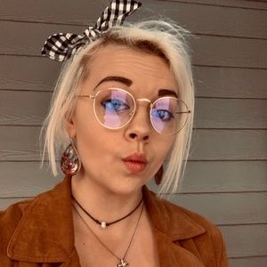 Meet your Posher, Falon